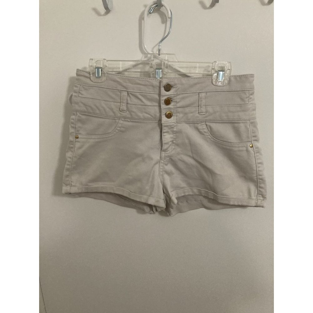 Justify Women's Three Button Short Shorts, White, Size 8